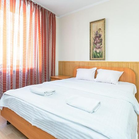 Квартира Студія Біля Оперного Театру По Вулиці Гонти 4-3А Lviv Extérieur photo