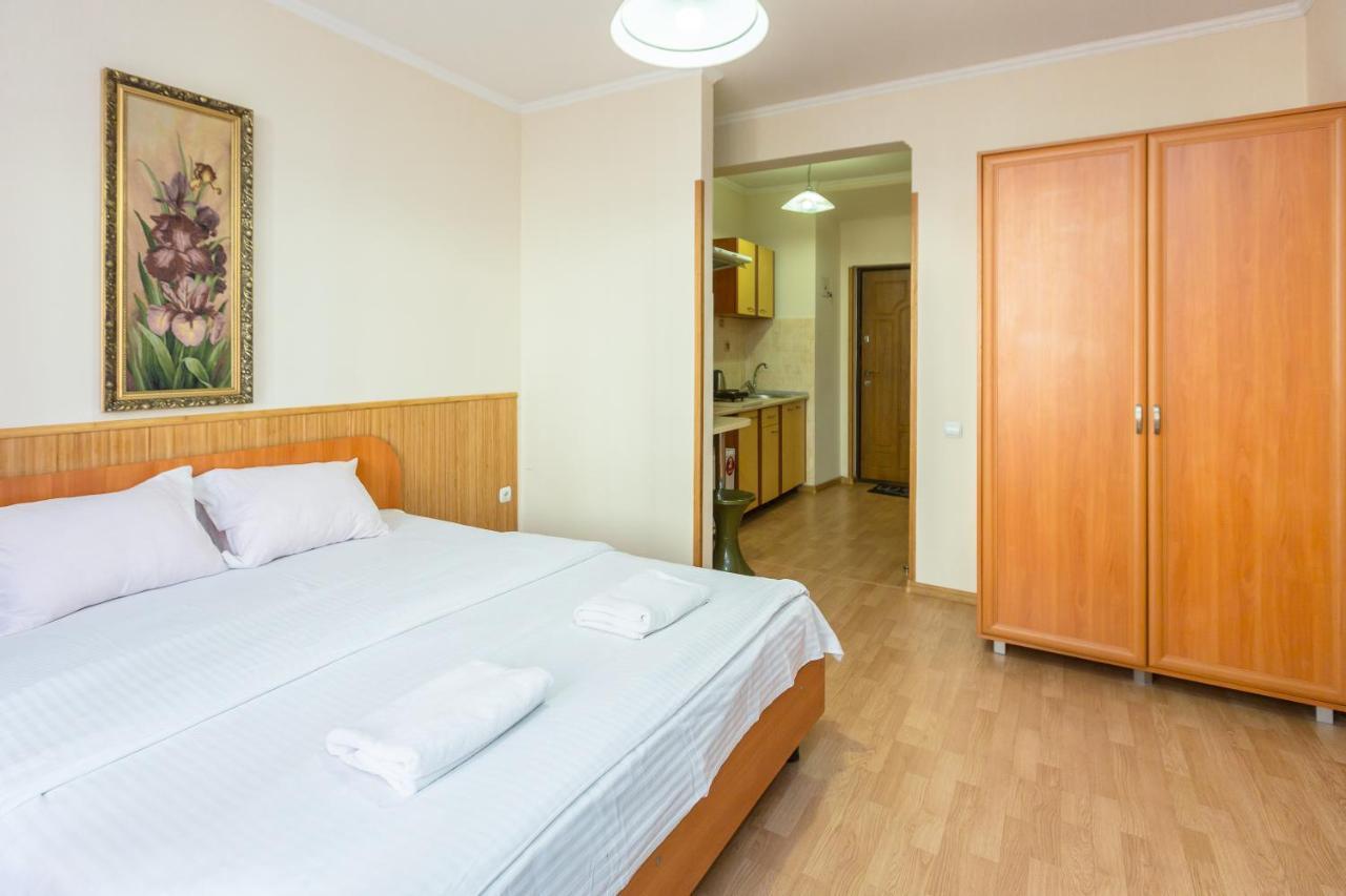 Квартира Студія Біля Оперного Театру По Вулиці Гонти 4-3А Lviv Extérieur photo